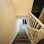Single Room Near Clifton Campus Share Kitchen & Bathroom